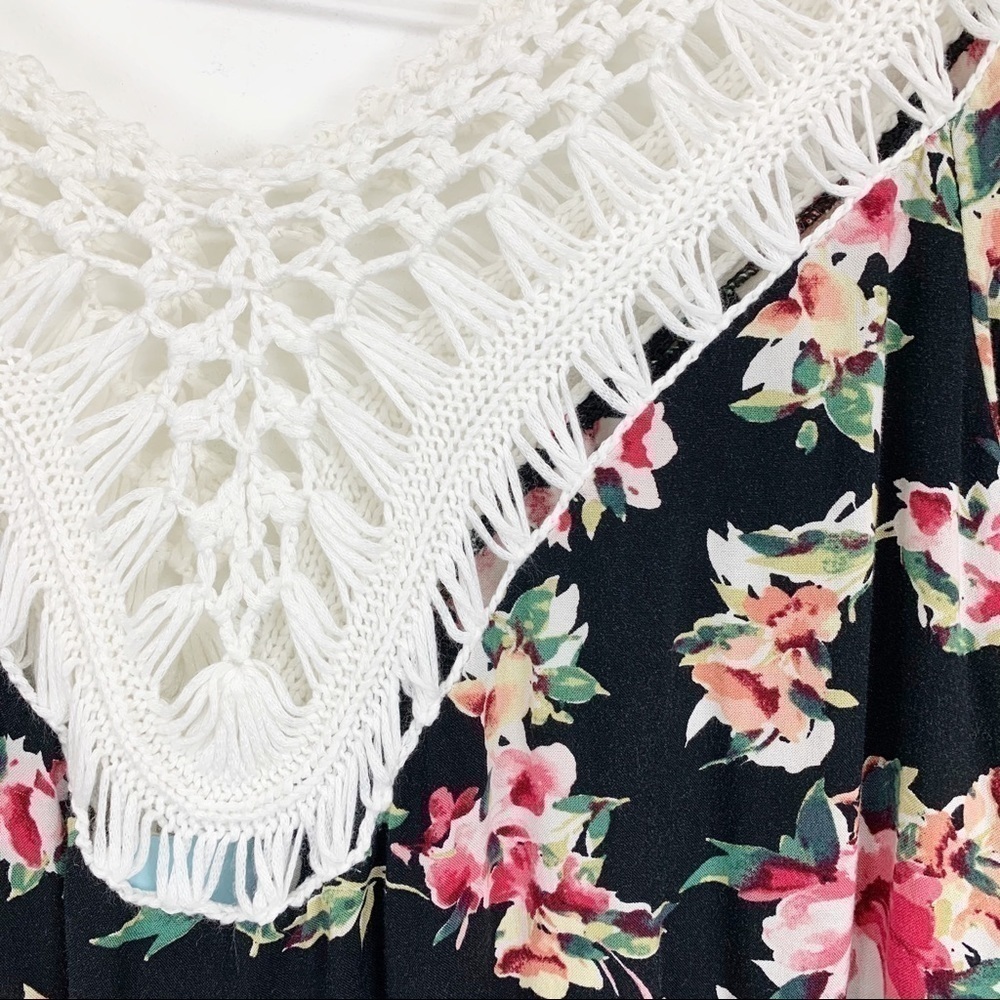 LOVE J Crochet and Fringe Top Size Medium - Picture 2 of 8